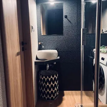 아파트 Sparrow Apartmens 3 *