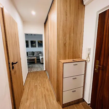 Sparrow Apartmens 3 דירה קושיצה