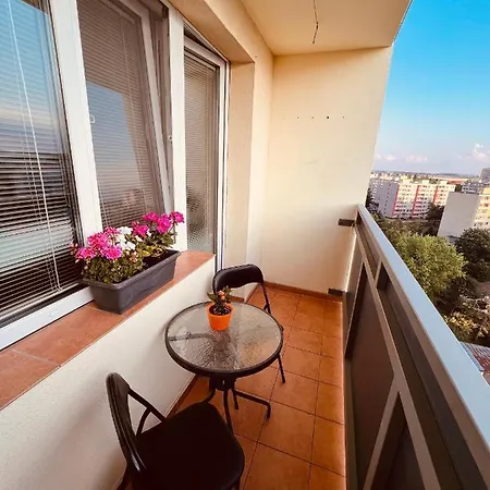 아파트 Sparrow Apartmens 3 *